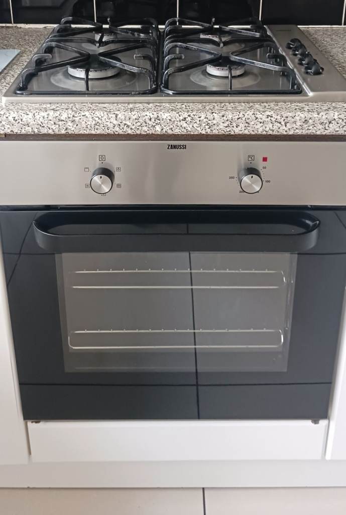 Zanussi Built-in Oven and Gas Hob – Good Condition