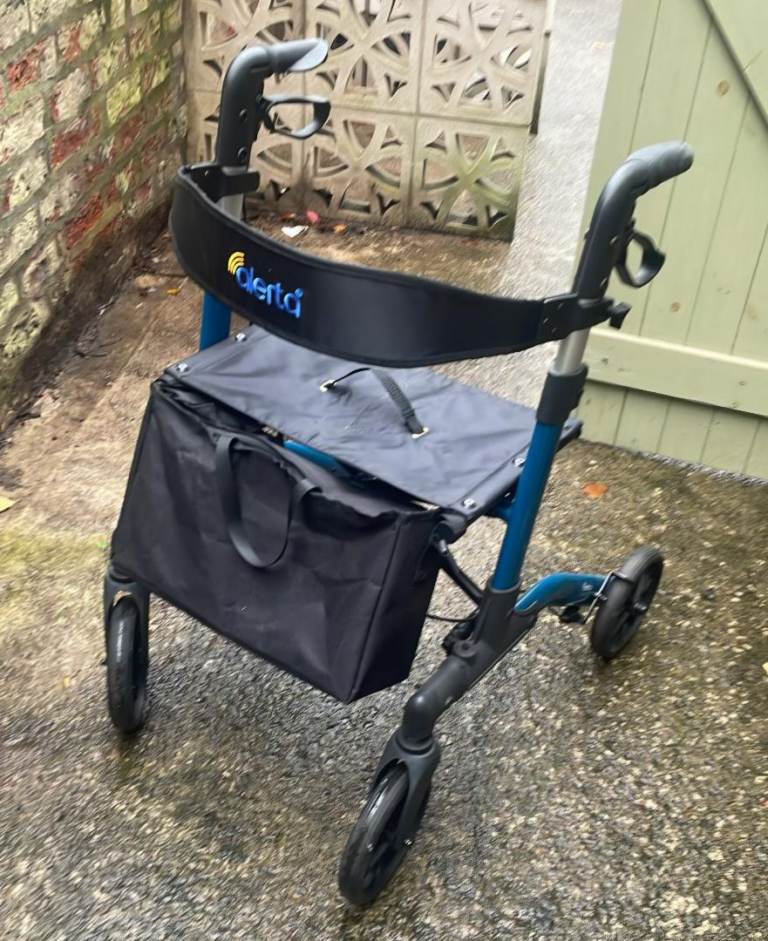 Rollator walking aid