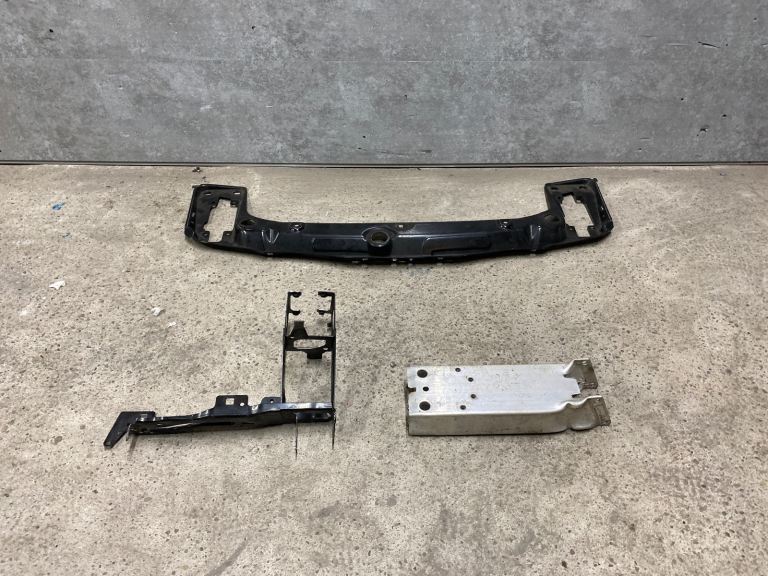 BMW F30 F31.  1 /. 3 / 4 series top panel headlamp panel chasi extension peice 2012-2018 