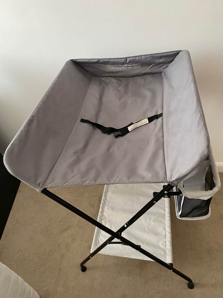 Portable baby change table
