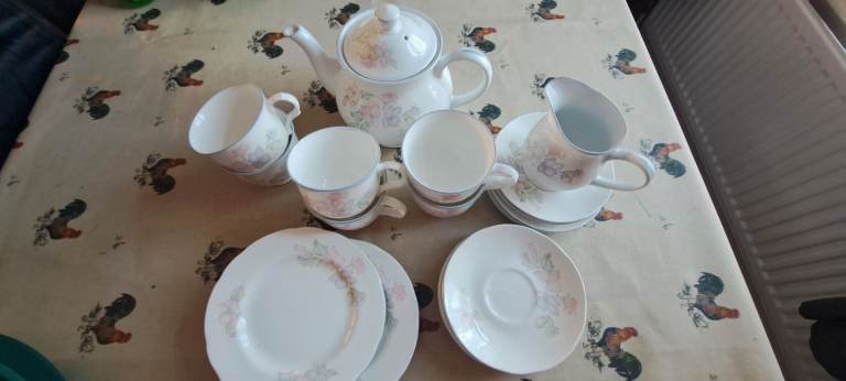 Vintage Sadler lovely teapot cups/saucers side plates and milk jug 