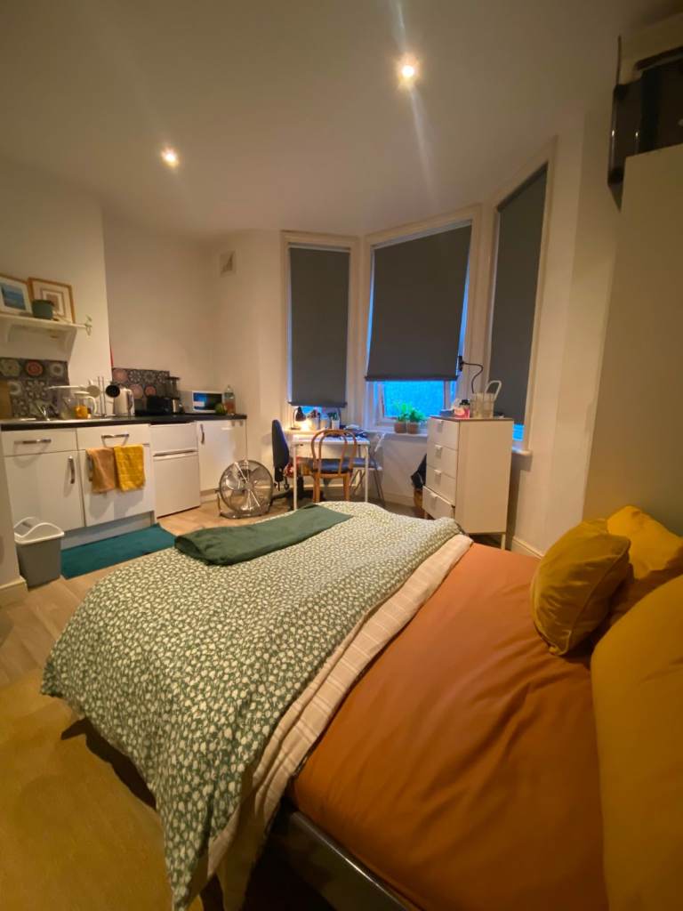Studio flat to let in the centre of Westbourne area in Bournemouth