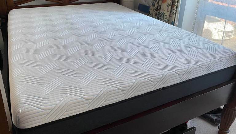 TEMPUR Pro Luxe SmartCool King-Size Mattress – 30 cm – £1,195 ONO