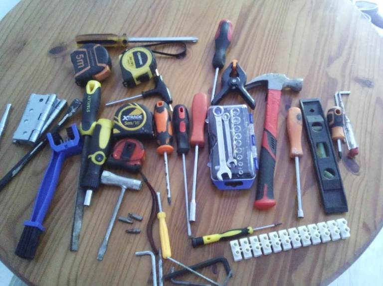 GOOD SELECTION OF GOOD QUALITY HAND TOOLS 