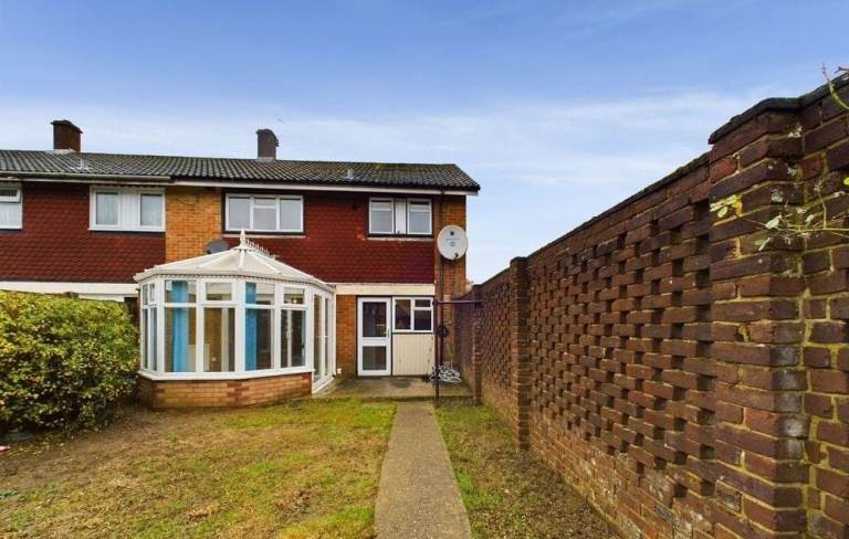3 bed end terrace house to rent Bicknor Road, Maidstone ME15