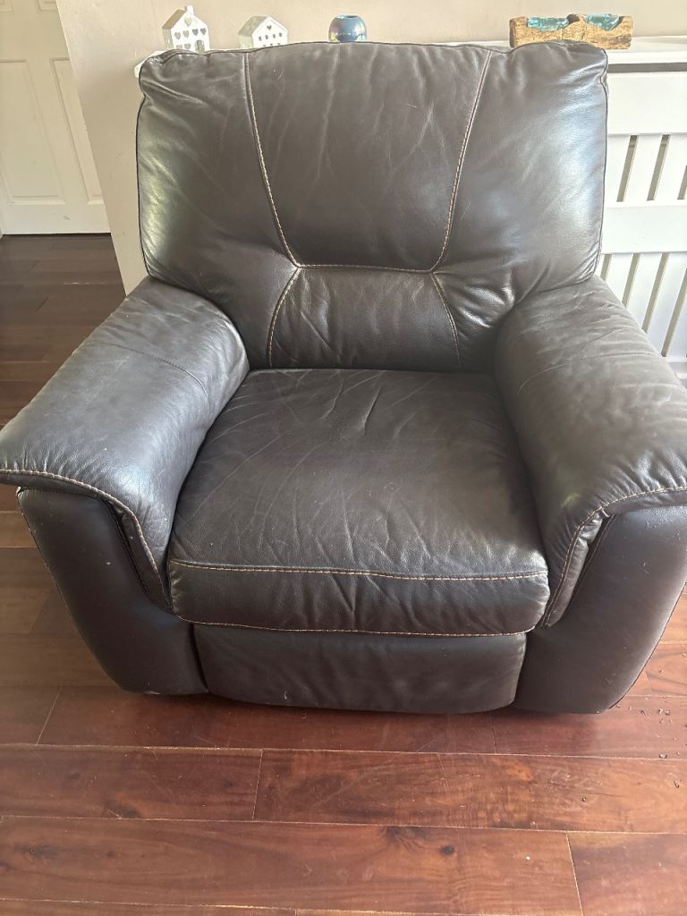 Brown recliner chair - FREE TO FIRST PERSON TO COLLECT