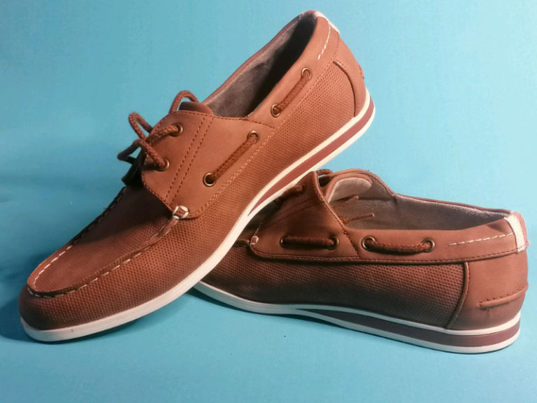 Burton brand new, very nice man's shoes. Size( 41/7).never used. 