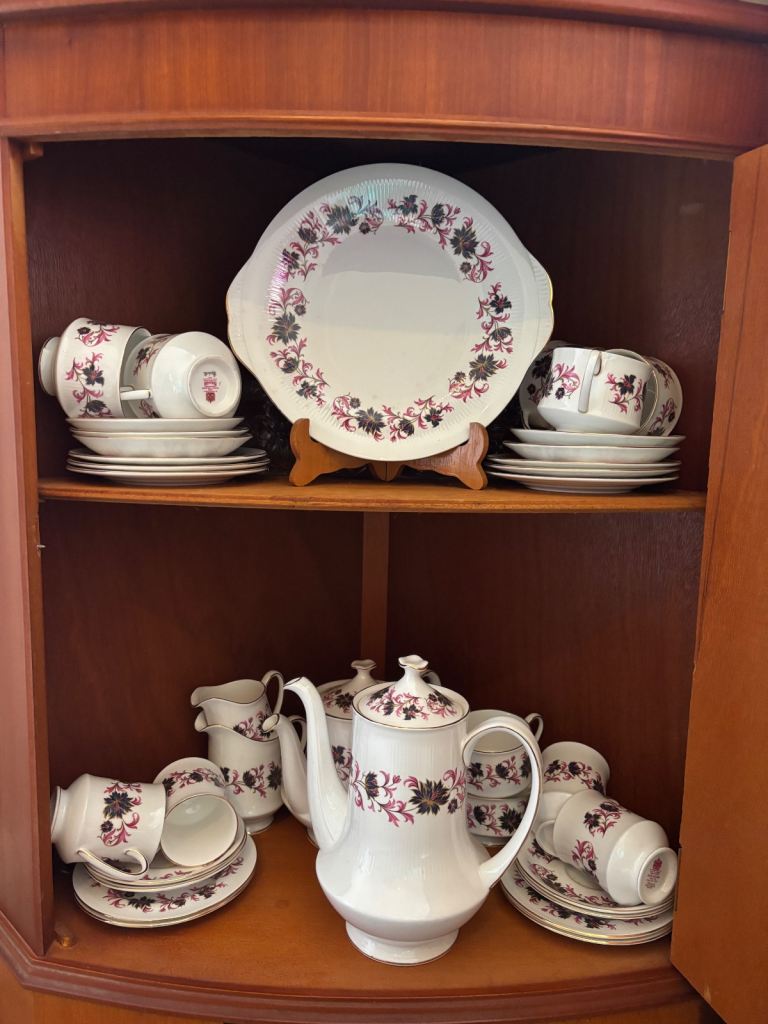 Paragon bone China Michelle complete set 36 piece 