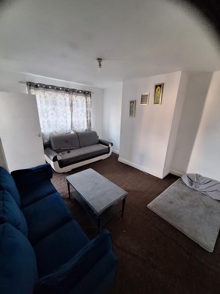 3 bedroom corner house to let
