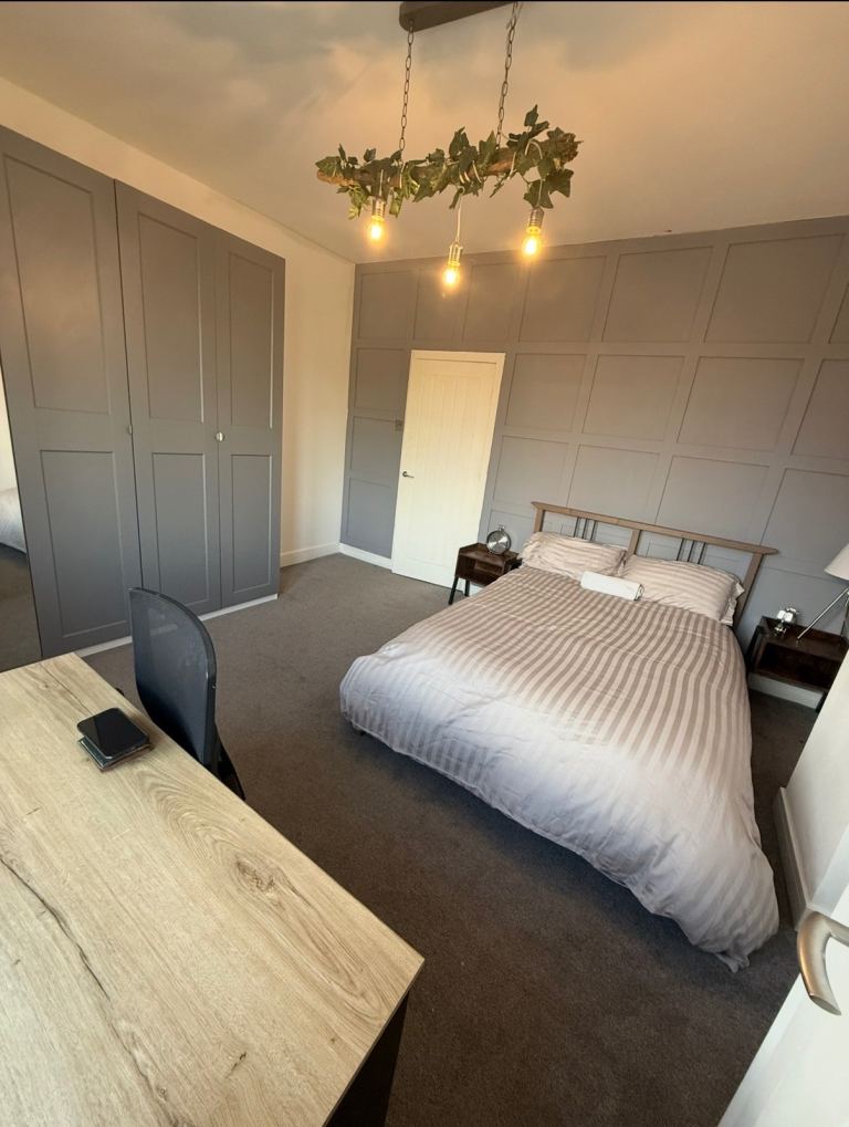 Spacious Room Durham Centre