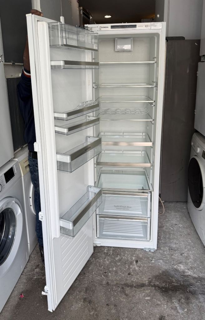 SIEMENS FD9307 BUILT IN NICE JUST FRIDGE WITH WARRANTY   