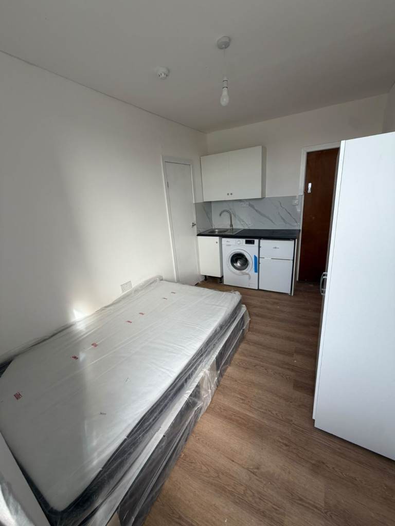 FURNISHED STUDIO FLAT TO RENT – CROYDON (CR0)