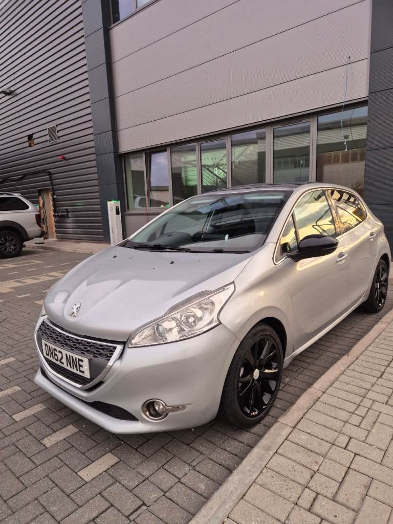 Peugeot 208 Automatic 2012  1560 (cc), 5 doors