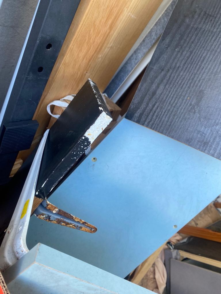 Free, shelves with brackets 