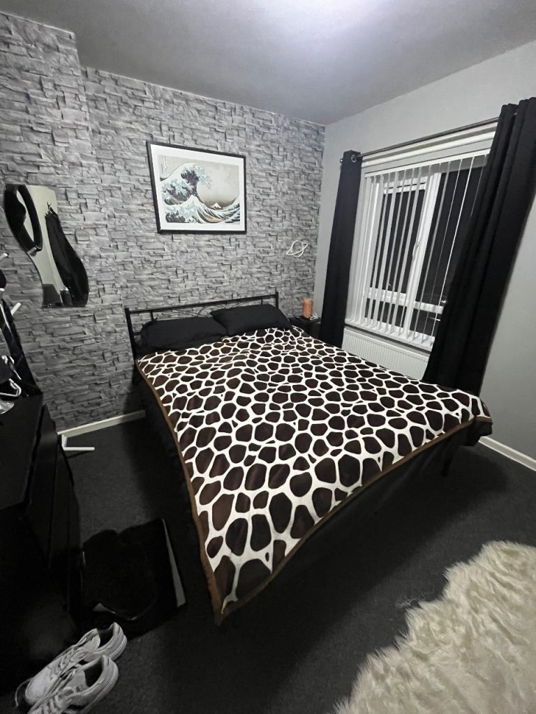 Room to rent  - prefer female 