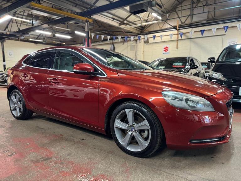  Volvo V40 1.6 T4 SE Lux Nav Hatchback 5dr Petrol Powershift Euro 5 (s/s) (180 ps) Petrol Manual
