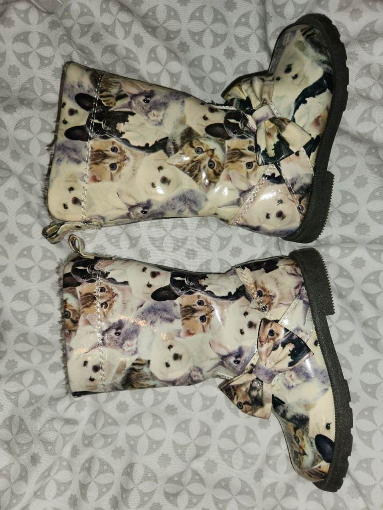 Puppies and Kittens Uber warm lined zip up boots, wellies style with bows Uber cute