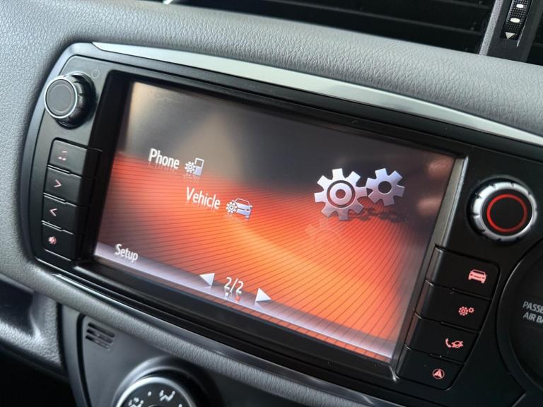 2015 Toyota Yaris 1.33 VVT-i Icon 5dr CVT HATCHBACK PETROL Automatic