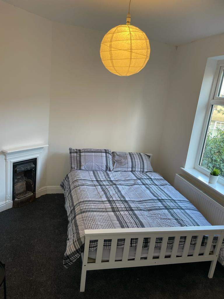 A Double En-suite Room Available To Rent - All bills included!!