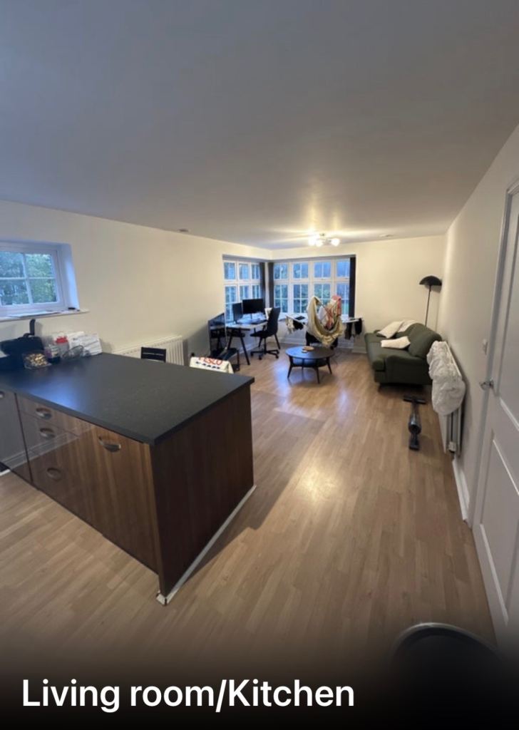 Double bedroom with private bathroom 