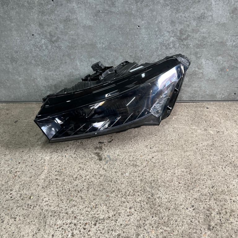 Skoda Enyaq iV 2024 headlight headlamp 5LB941015H ALP47606