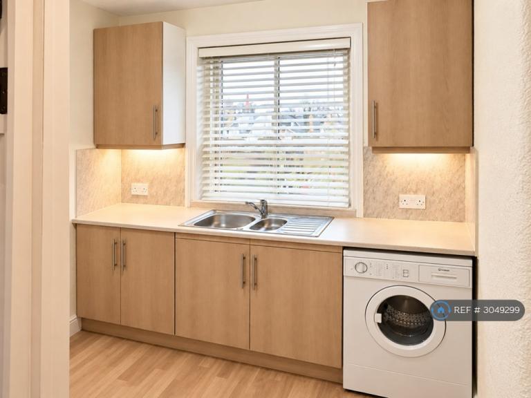 2 bedroom flat in Frankiln Road, Harrogate, HG1 (2 bed) (#3049299)