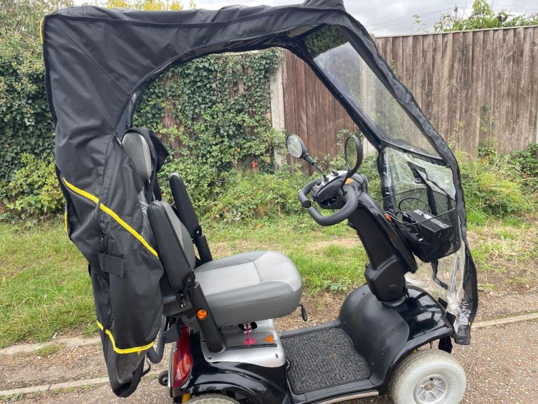 Shoprider Mobility Scooter model TE-889SL - 2018  with winter pac/stay dry in the rain VGC