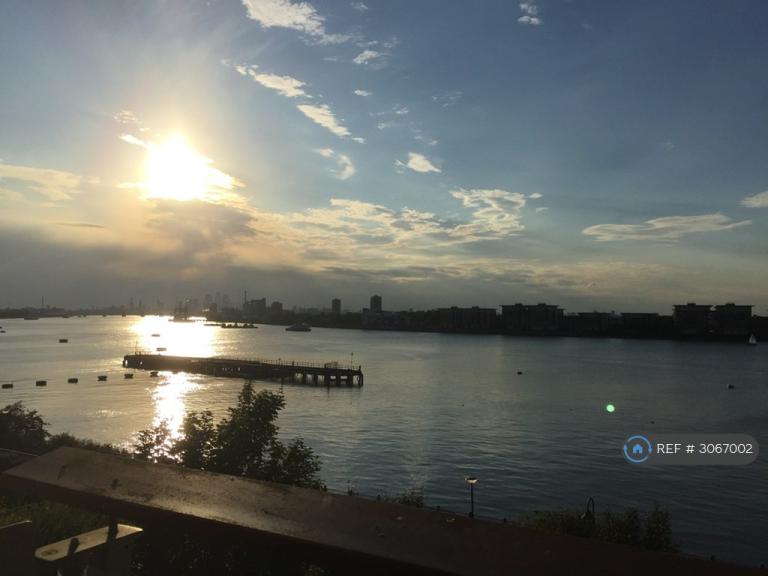 2 bedroom flat in Erebus Drive, London, SE28 (2 bed) (#3067002)
