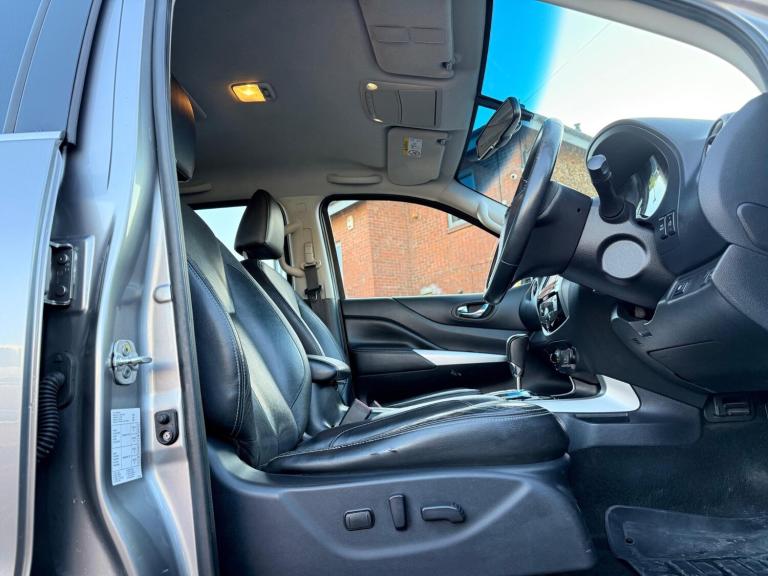2016 Nissan Navara 2.3 dCi Tekna Auto 4WD Euro 5 4dr PICK UP Diesel Automatic