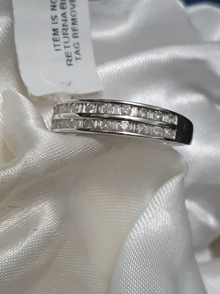 9ct White Gold 42 Diamonds half Eternity Ring Size S 0.500 Ct. New 