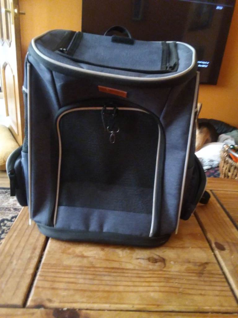 Dog carrier 