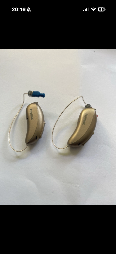 Hearing device – Gold, Good Condition L30-312 