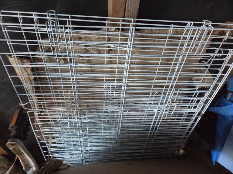 Pet outdoor enclosed pen