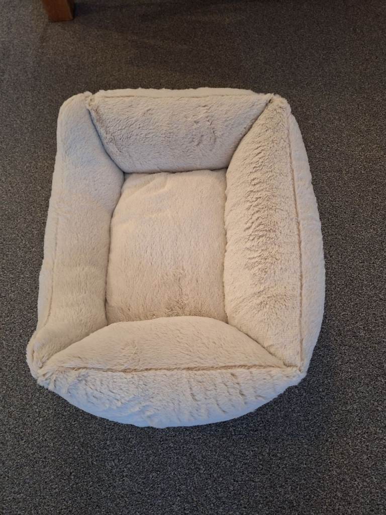 Small dog bed - like new