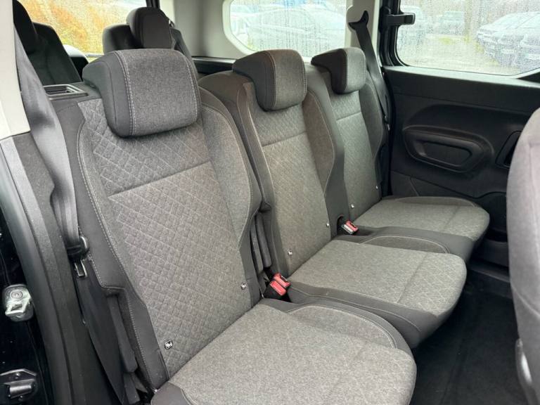 2025 Vauxhall Combo Life 100kW Design XL 52kWh 5dr Auto [7 Seat] MPV ELECTRIC Automatic