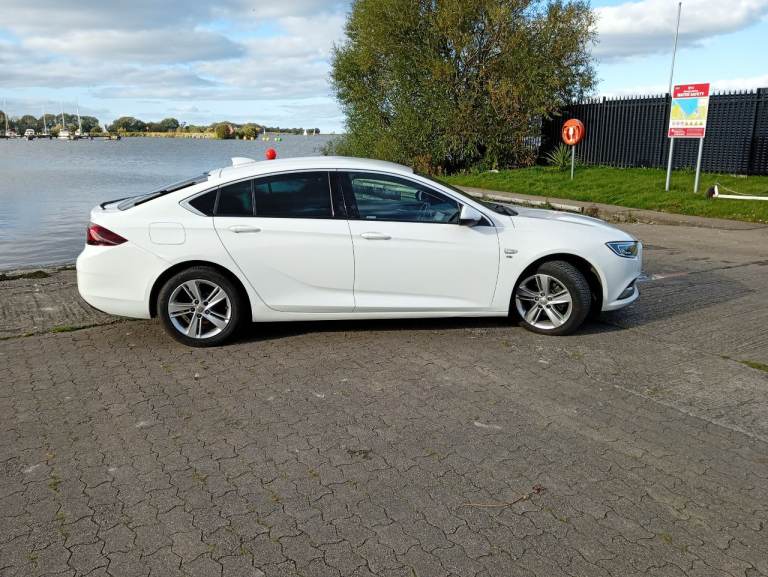 Vauxhall, INSIGNIA, Hatchback, 2018, Manual, 1598 (cc), 5 doors