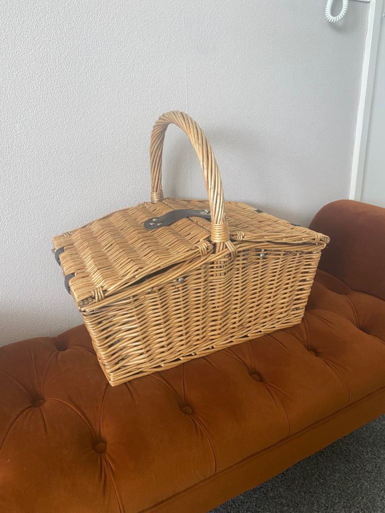 Large Wicker Picnic Basket with Gingham Lining – As Good As New - Collection Only Blurton ST3