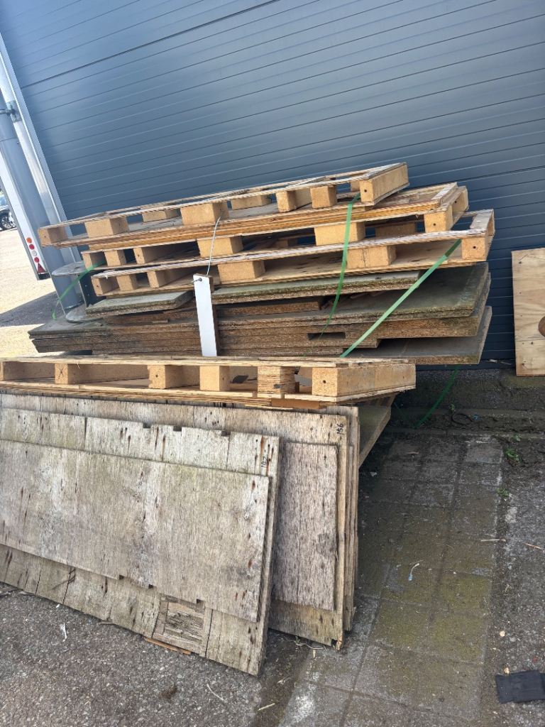 Used Wooden Pallets and Boards – Fair Condition