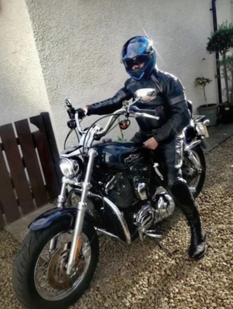 Men’s kito motorbike leather jacket and matching trousers.(protection) size m 