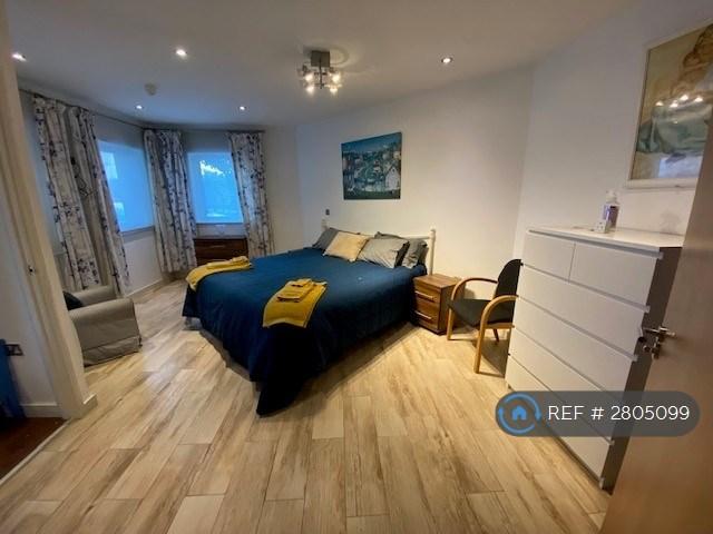 2 bedroom flat in Denham Street, London, SE10 (2 bed) (#2805099)