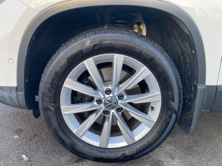 2013 Volkswagen Tiguan 2.0 TDI BlueMotion Tech SE 4WD Euro 5 (s/s) 5dr ESTATE Diesel Manual