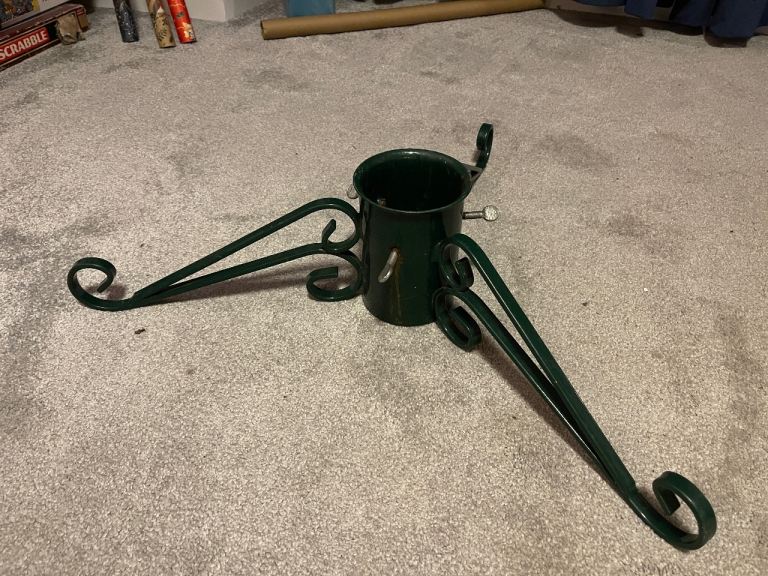 image for Metal Christmas tree stand - free