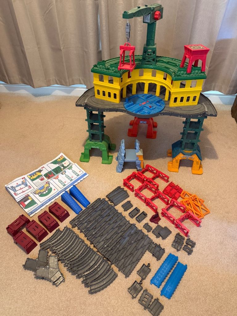 Thomas & Friends Super Station Train Set