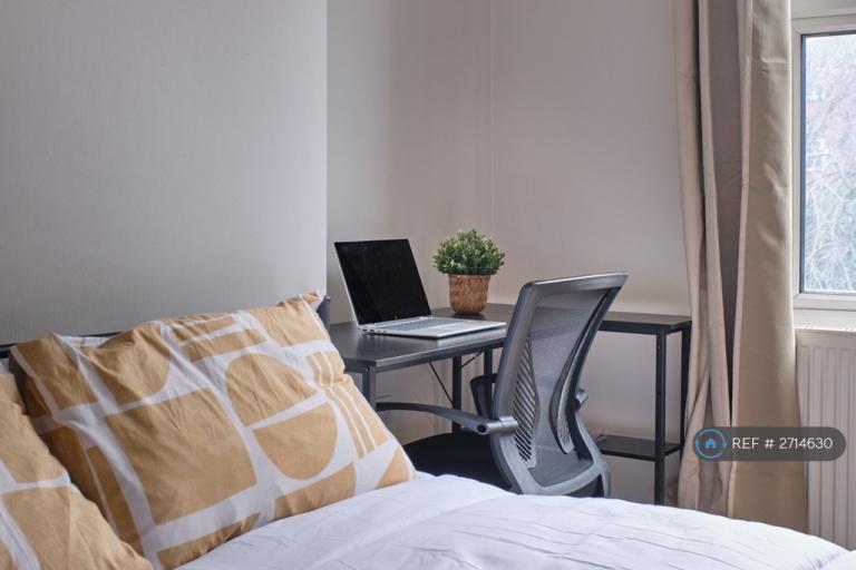 4 bedroom house in Hartley Road, Nottingham, NG7 (4 bed) (#2714630)