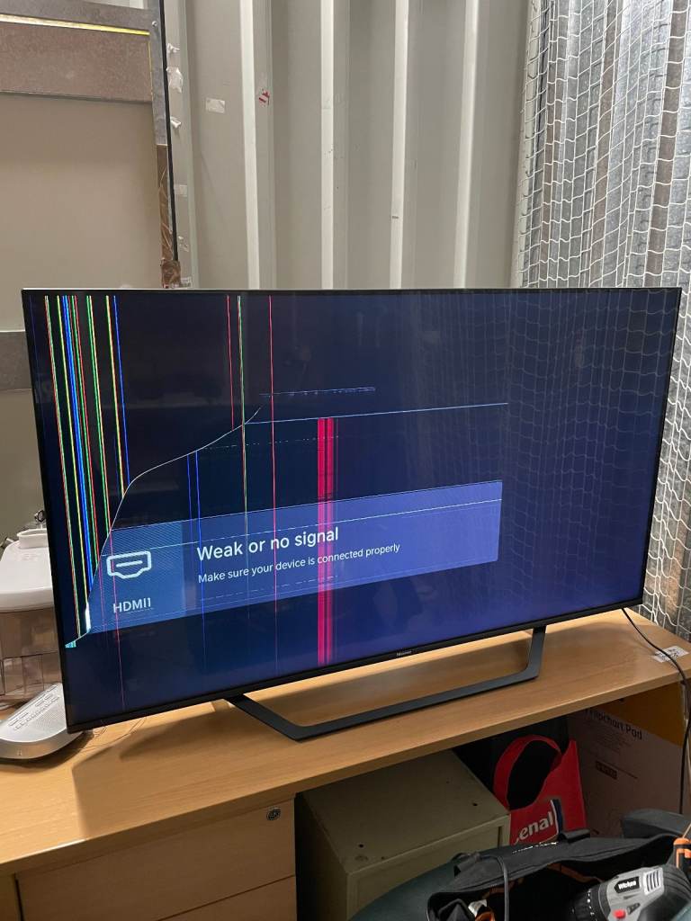 Hisense Smart TV - For Parts / Repair - Cracked Screen