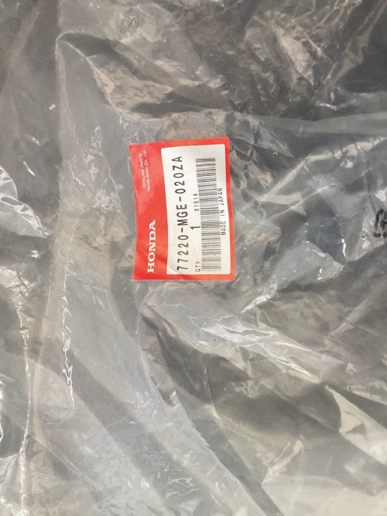 Vfr1200 wind shield and side cover side cover new 