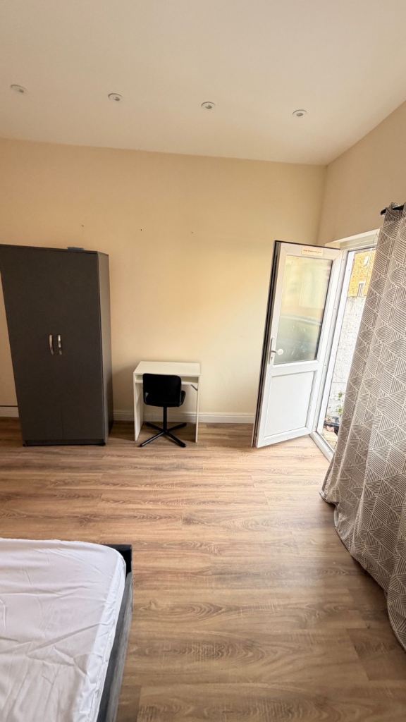 1 bed available