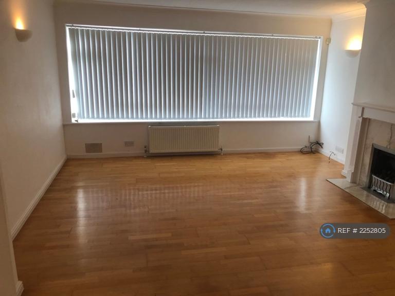 2 bedroom flat in Chalfont Avenue, Amersham, HP6 (2 bed) (#2252805)