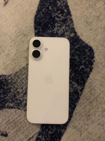 Apple iPhone 15 (256GB) – White, Excellent Condition, £370.00 for Sale