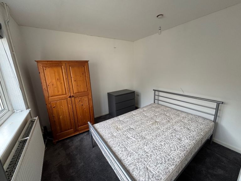Double room Cowley including bills